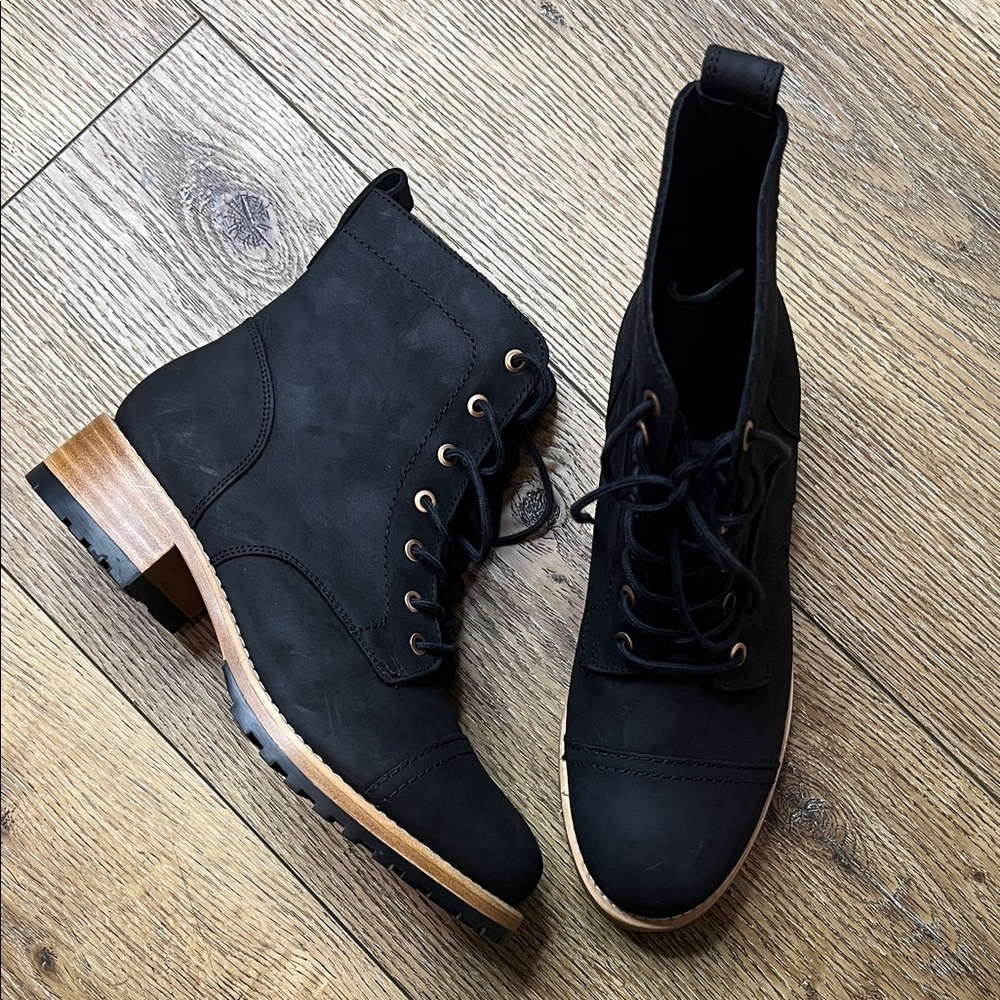 NWOB Patina Lace Up Boots in Shadow Black Size 7.5